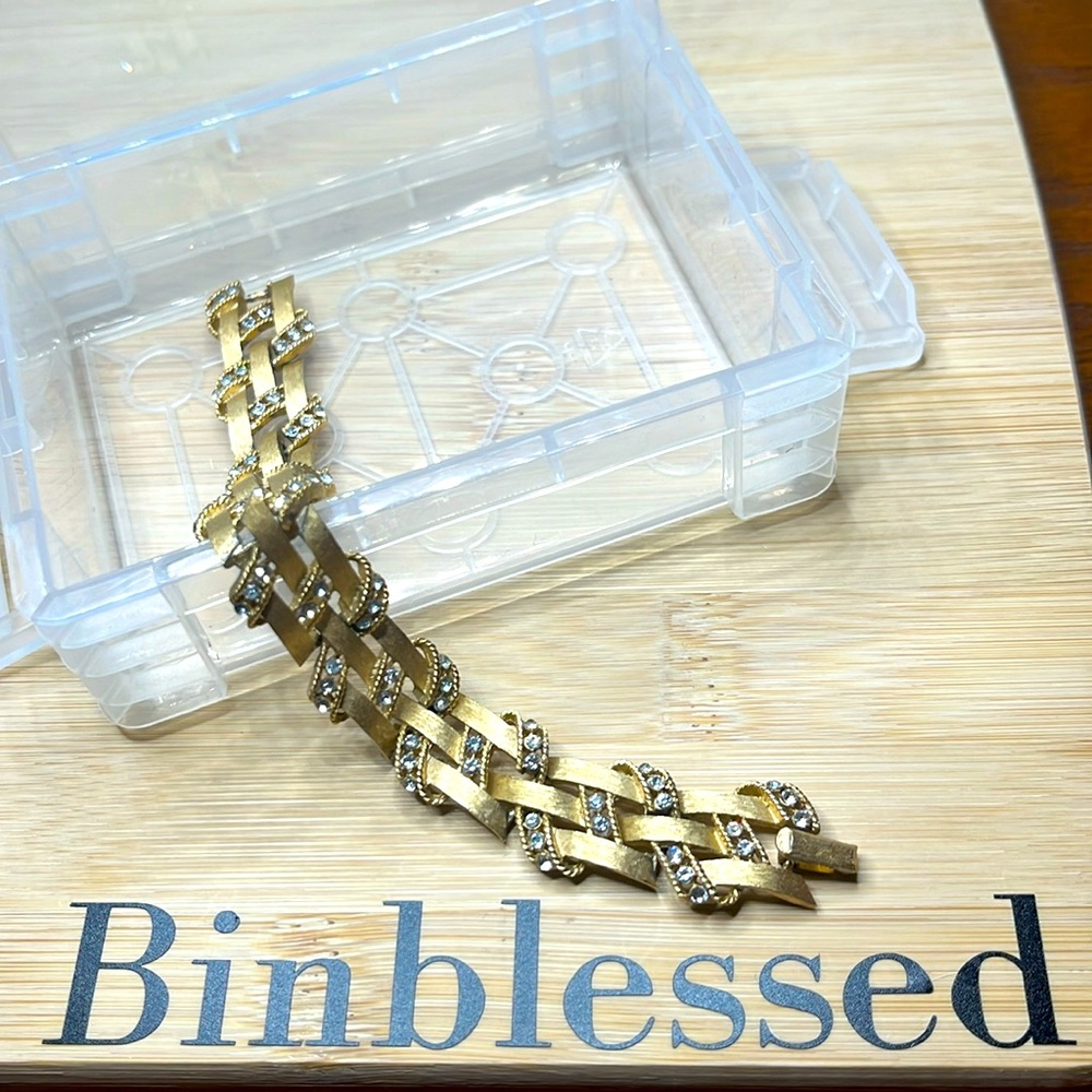 VINTAGE -1960s - TRIFARI -BRACELET GOLD TONE & CLEAR STONES -BASKET WEAVE